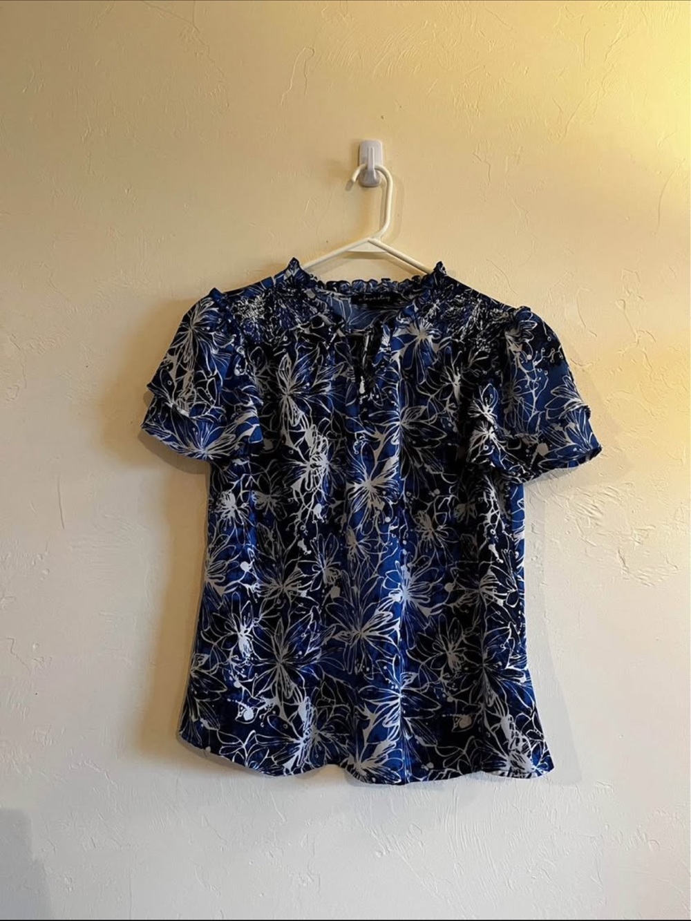 A love story Women’s Blue Short Sleeve Abstract Blouse Size:Large